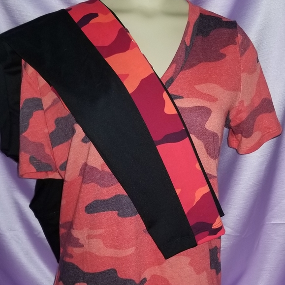 ❤️New Rare Edition Victoria Secret Red Camo Tee Legging Set ❤️ - Picture 2 of 5